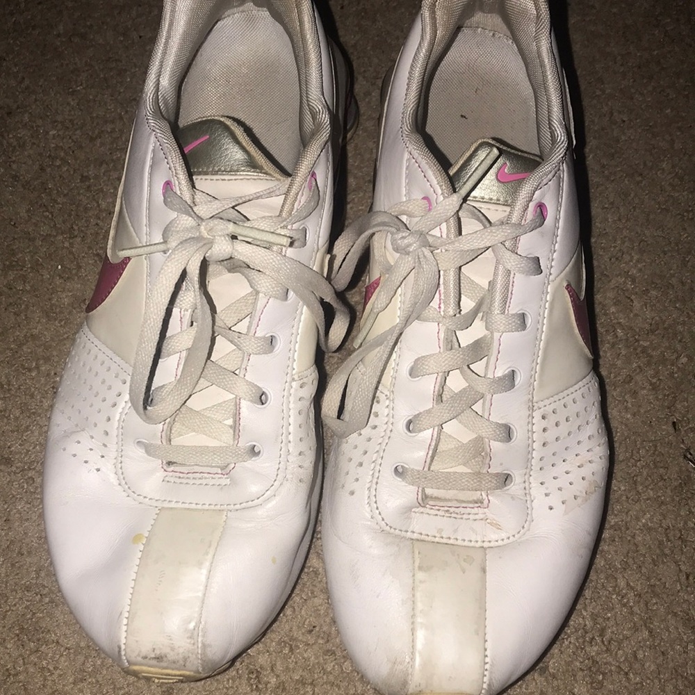 Pink and white Nike shox size 7.5